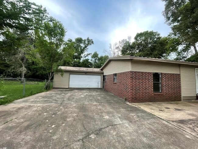 Building Photo - 603 Elk Dr