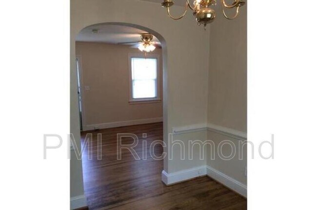 Foto del edificio - 2705 Dellrose Ave