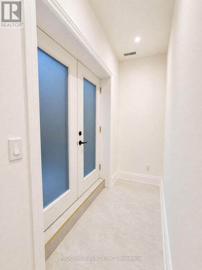 Photo du bâtiment - 76 Woodward Ave