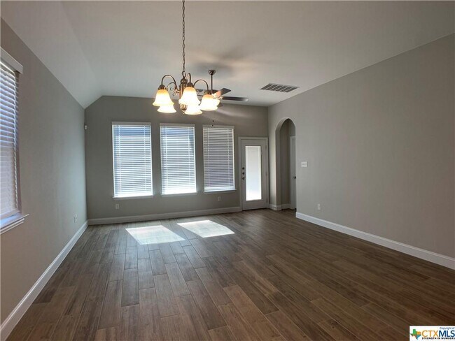 Building Photo - 1315 Hillsong St