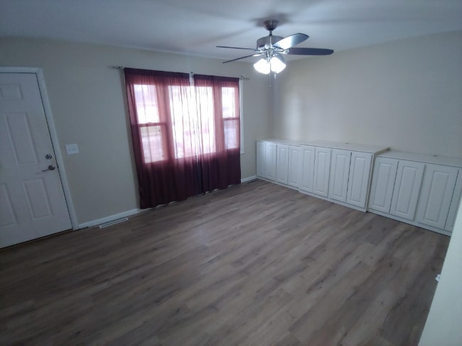 Building Photo - 3121 Westmar Dr