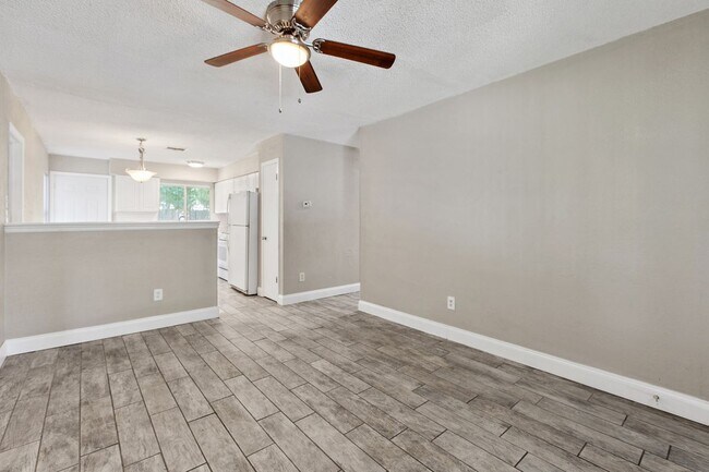 Foto del edificio - 6702 Colony Park Dr
