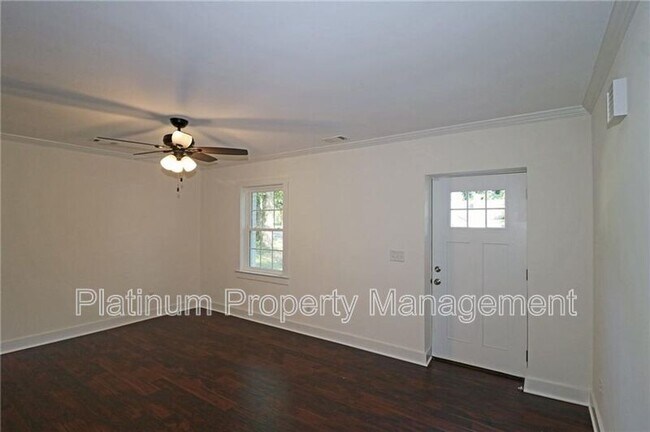Foto del edificio - 544 Erin Ave SW
