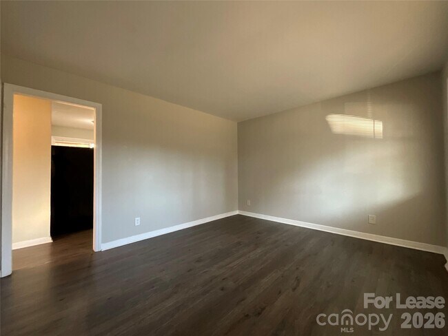 Foto del edificio - 520 Blendwood Dr