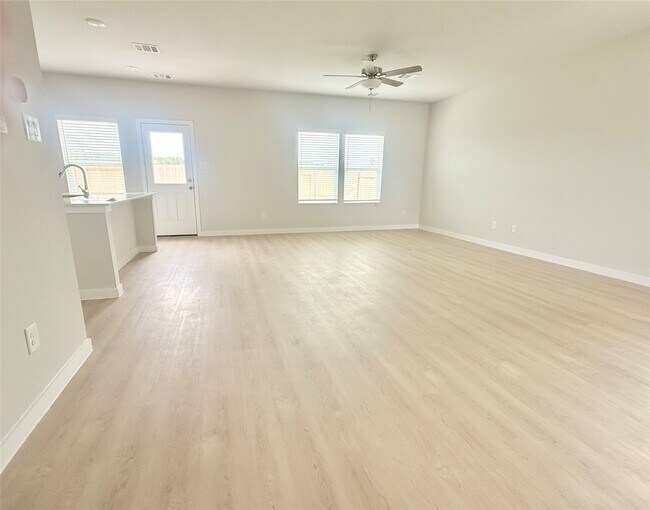 Foto del edificio - 20031 Briarcliff Pk Ln