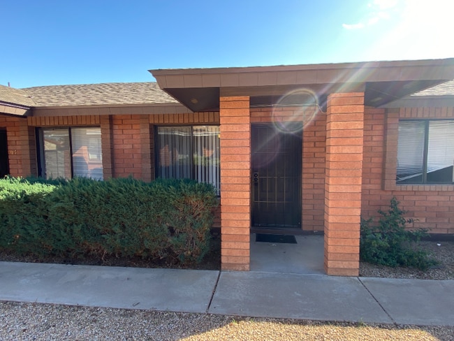 Building Photo - 415 N 64th Pl