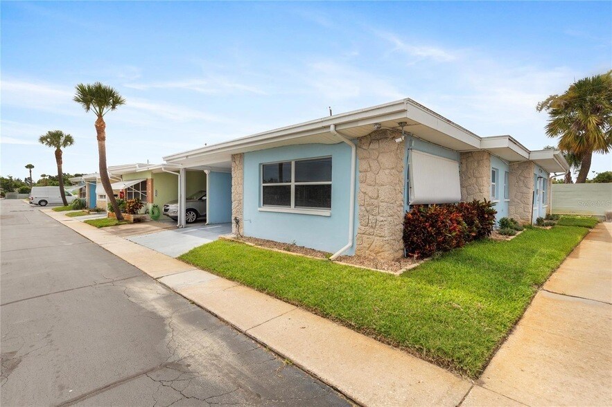 Photo - 250 Rosery Road NW Unit 323