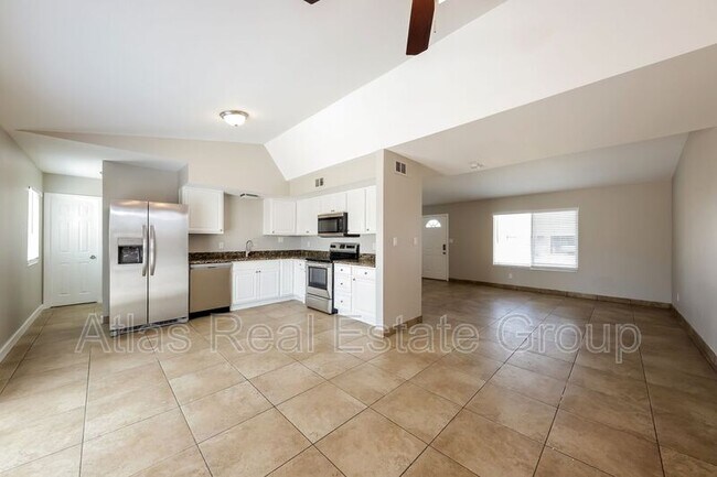 Foto del edificio - 6123 W Mauna Loa Ln
