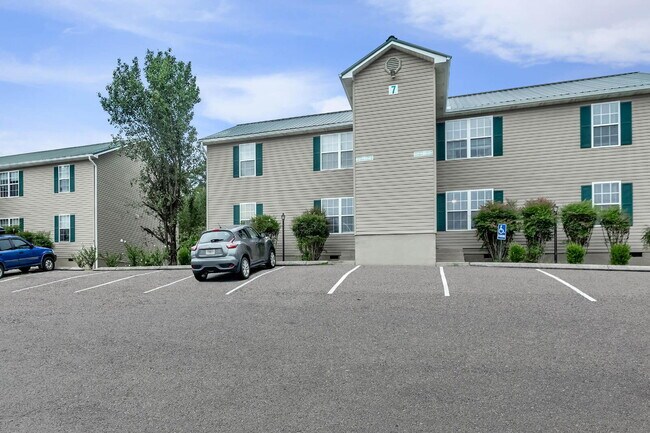 Foto del edificio - Move In Special: $300 OFF Rent + NO Admin Fee + 1/2 OFF Deposit
