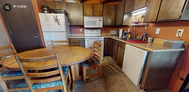 Building Photo - Treehouse Condo - Roomy 2 Bedroom + Loft/2...