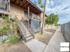 Building Photo - 2415 W Hazelwood St