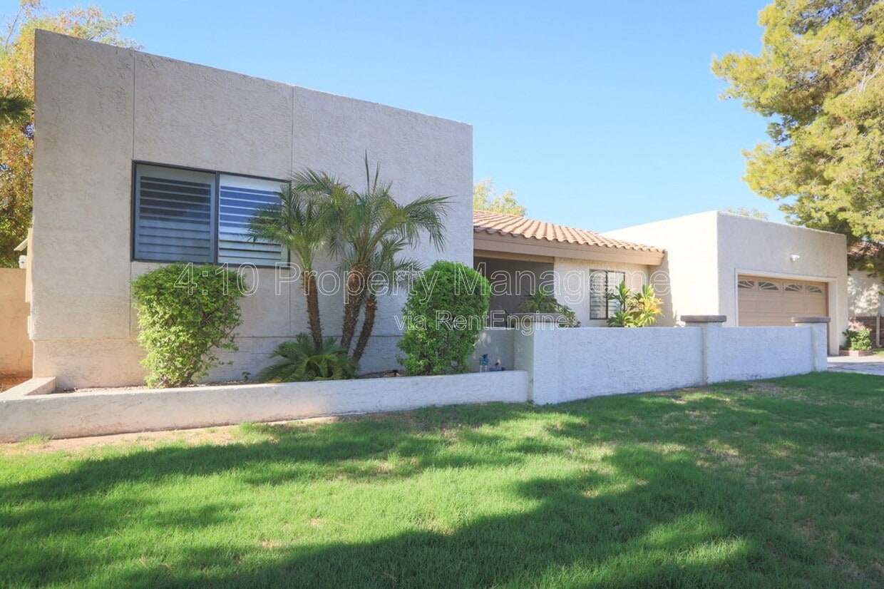 Primary Photo - 951 E Leeward Ln