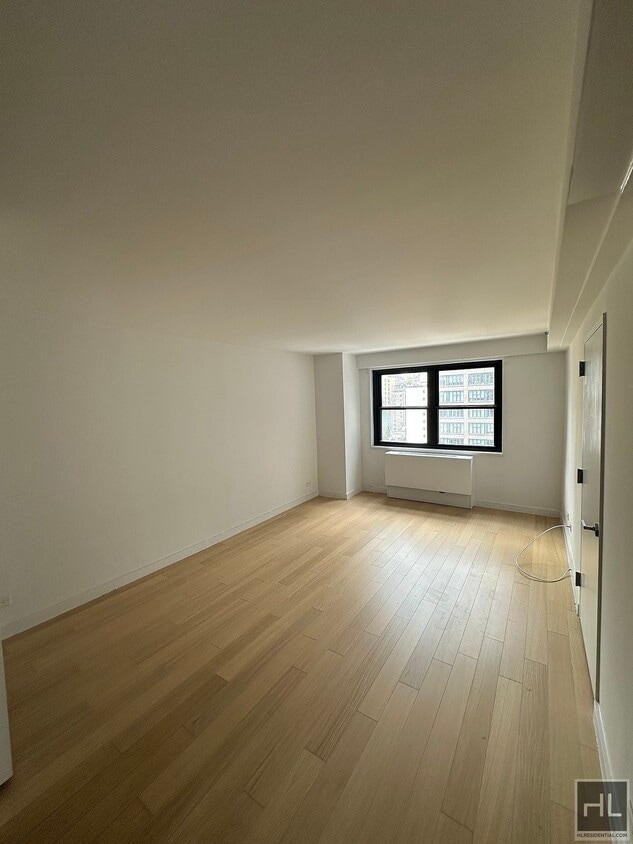 Primary Photo - East 39th Street