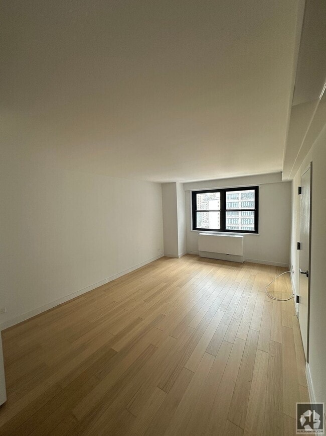 Building Photo - East 39th Street
