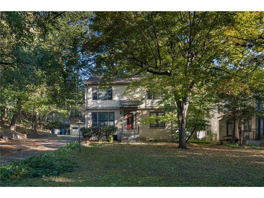 Primary Photo - 8 E Minnehaha Pkwy