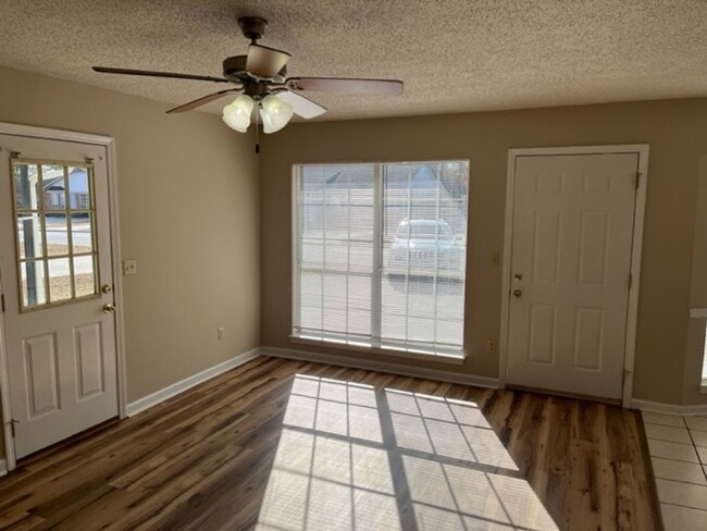 Building Photo - Rockcreek Dr #10 &amp; 12