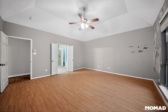 Foto del edificio - 1811 Quiet Hollow Dr