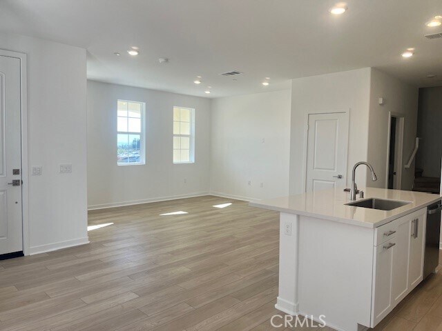 Building Photo - 8421 Gabrielino Ct