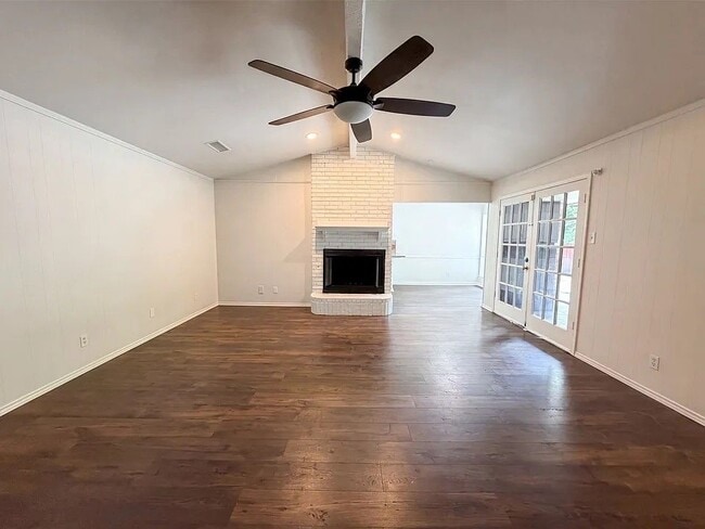 Building Photo - 722 S Forest Ln