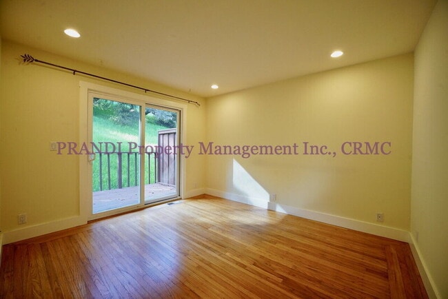 Building Photo - 839 Reichert Ave