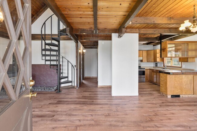 Foto del edificio - 250 Morrison Canyon Ln