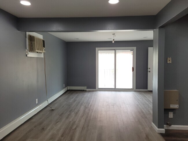 Building Photo - 73 Saint Pauls Ave