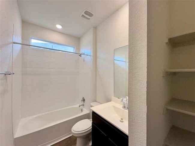 Building Photo - 402 Barton Creek Ln