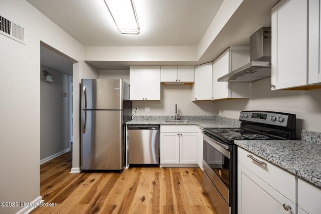 Building Photo - 411 Highwood Dr