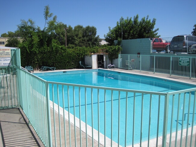 Building Photo - Canoga Plaza Apartments