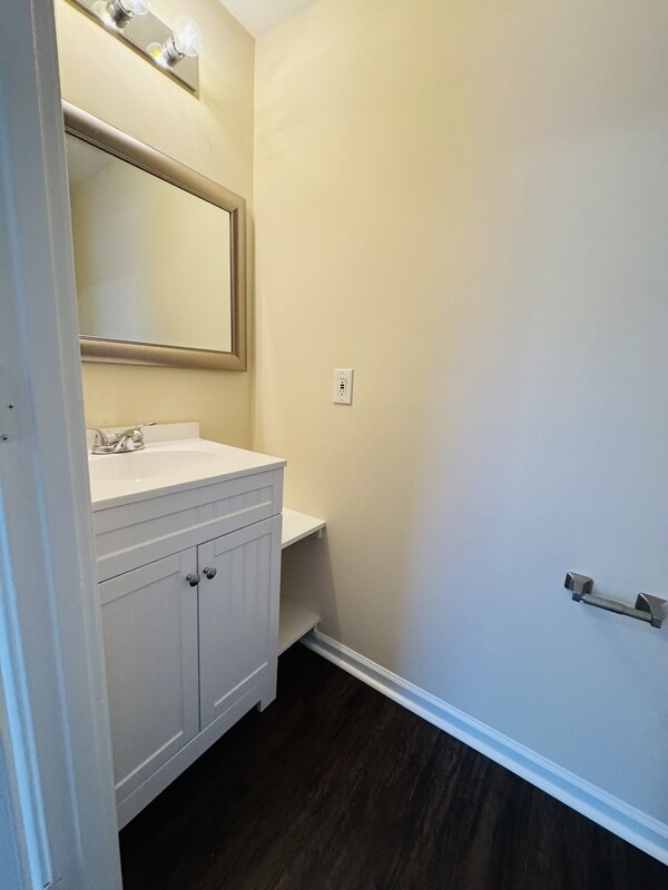 Foto del edificio - 1323 E 10th St