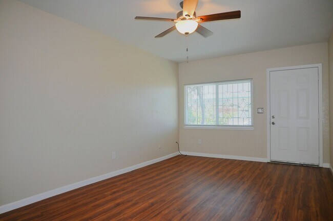 Foto del edificio - Resident Benefit Package Property