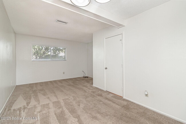 Building Photo - 204 Seminole Ave W