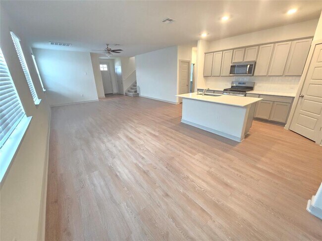 Foto del edificio - 14204 Mcarthur Dr