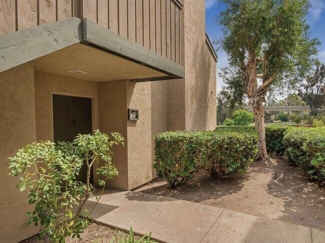 Entrada - 7780 Parkway Dr
