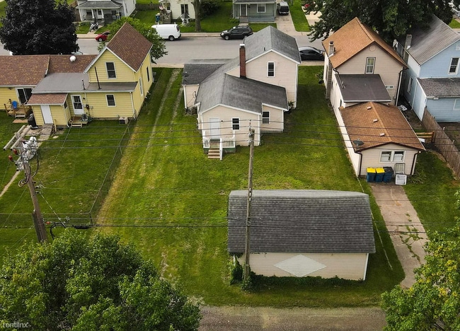 Building Photo - 5 br, 1.5 bath House - 308 East Seventh St...