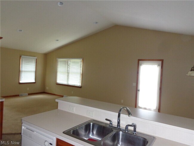 Building Photo - 239 Aspen Dr
