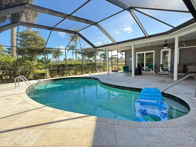 Foto del edificio - Furnished 4 Bed + Den 3 Bath 2,093 Sq Ft Pet-Friendly