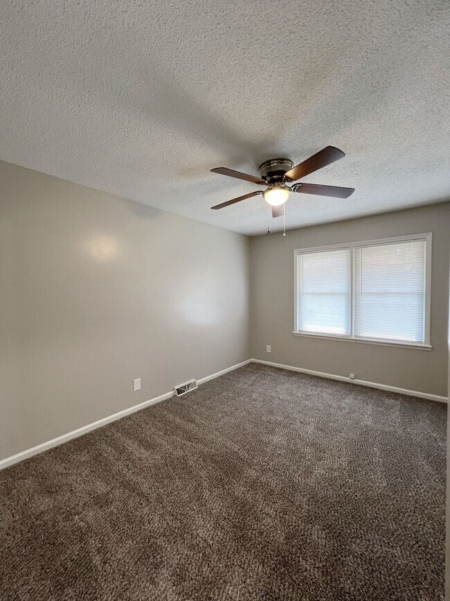 Foto del edificio - SEE IT NOW: Beautiful 2-Bedroom Home in Lo...