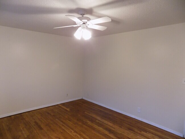 Foto del edificio - 12020 SW Lincoln Ave