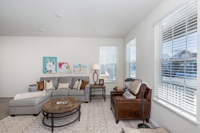 Foto del edificio - 326 Zeppelin Way