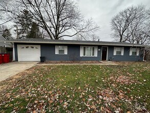 Building Photo - 1406 Briarwood Dr