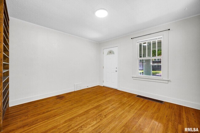 Foto del edificio - 1413 W Gilbert Ave