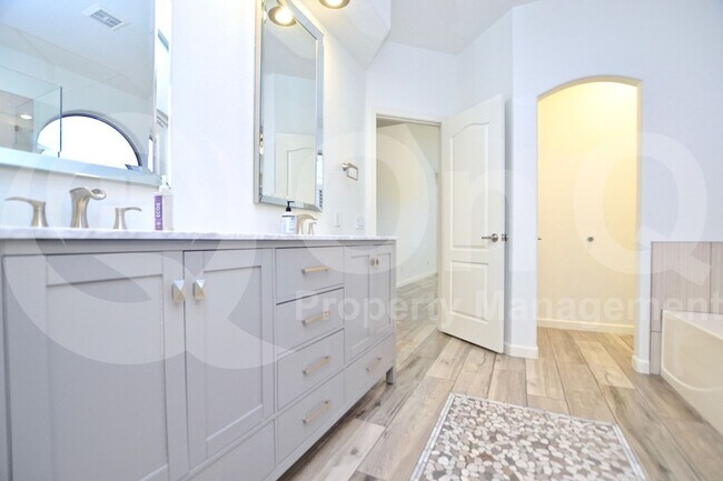 Foto del edificio - 6629 W Rose Garden Ln