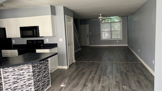 Building Photo - 2505 Langstane Ln