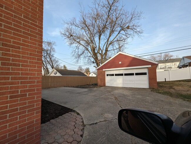 Foto del edificio - 2216 Shroyer Rd