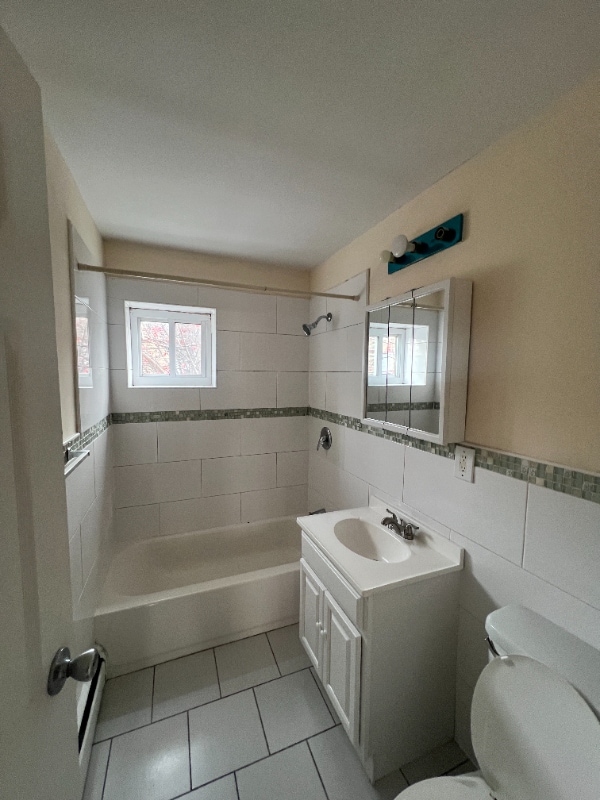 Foto del edificio - 229 Shephard Ave