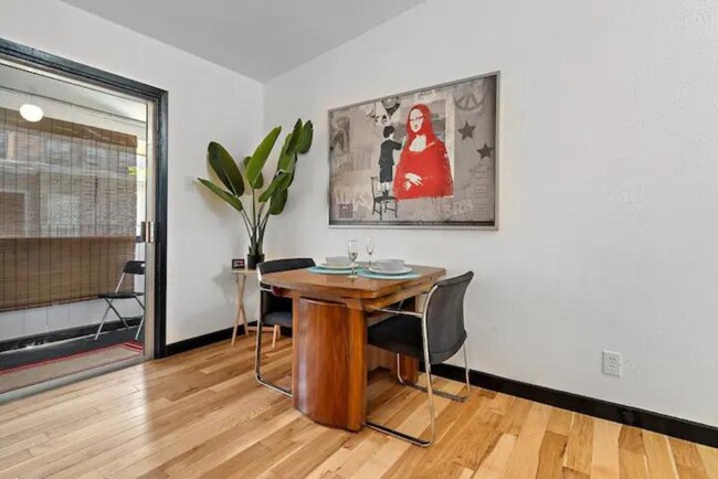 Foto del edificio - 2627 Douglas Ave