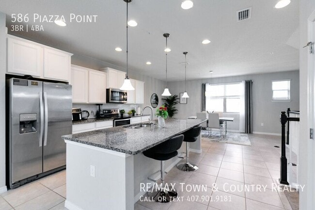 Building Photo - 586 Piazza Point