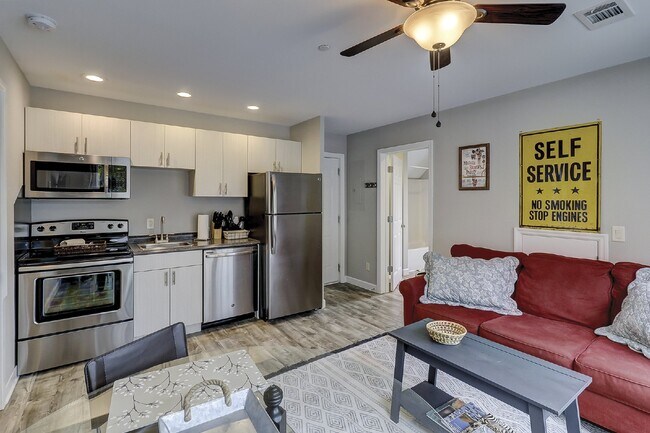 Building Photo - Modern, Furnished (or unfurnished), One Be...
