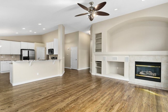 Building Photo - 1581 Rose Petal Ln